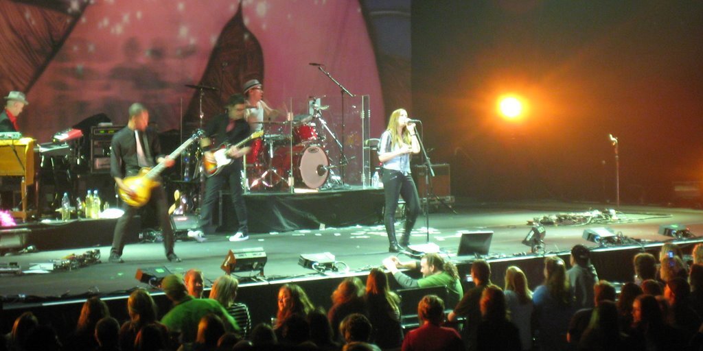 Alanis Morissette Pic by TigerGirl CC alanis morissette in concert in malahide castle