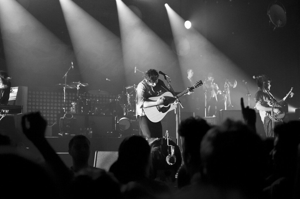 mumford-and-sons-live-at-alcatraz-milano-6-by-anny-turolla from CC man playing guitar