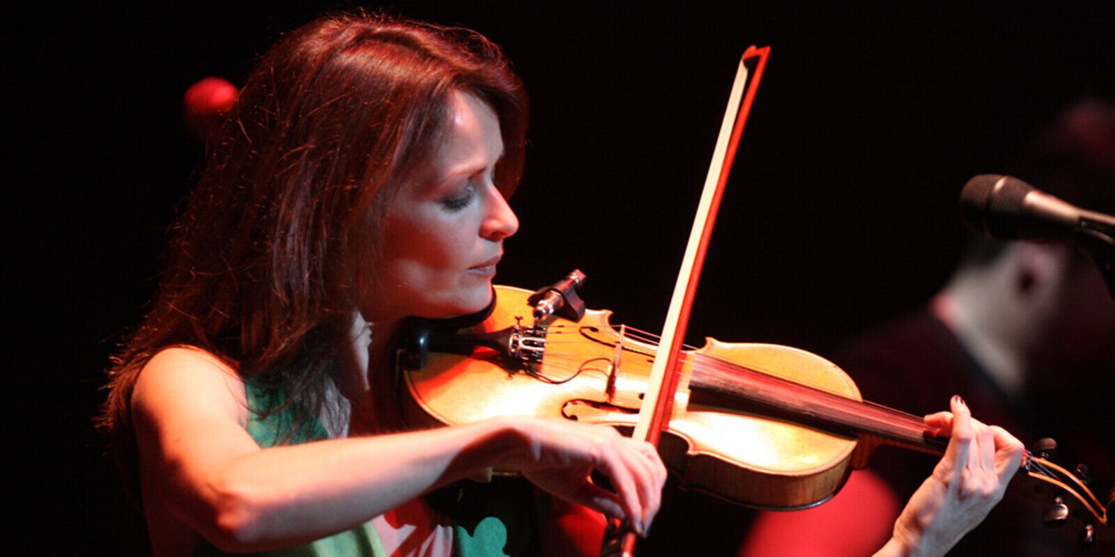The Corrs, Sharon Corr by Eva Rinaldi Celebrity Photographer is licensed under CC woman playing violin